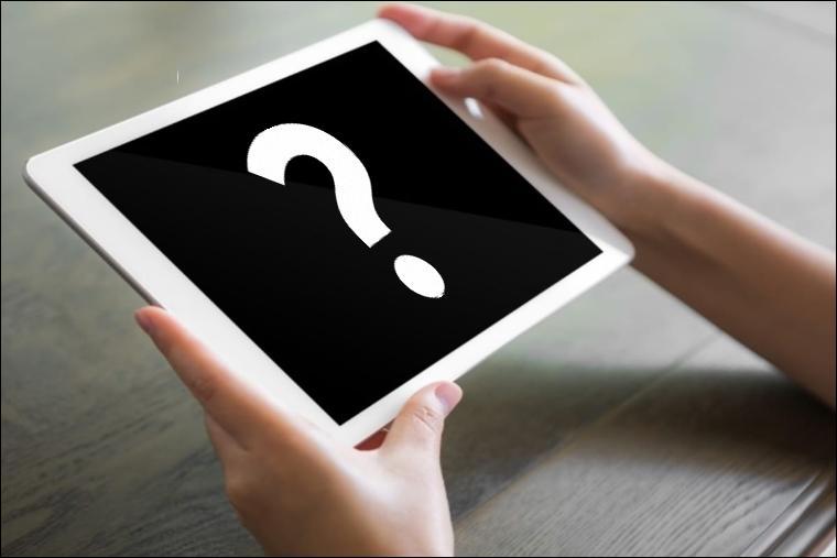 "الايباد معلق على الشاشة السوداء"